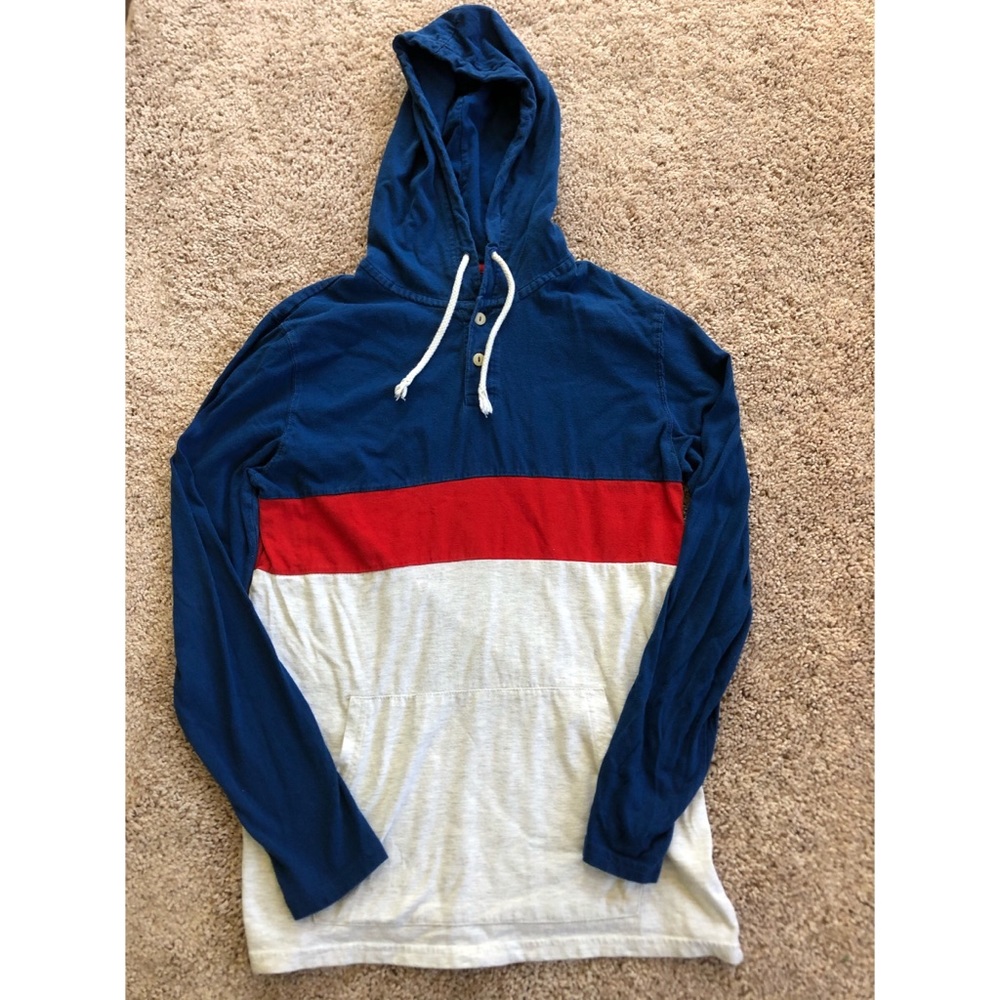 Guys long sleeve hooded shirt with pocket